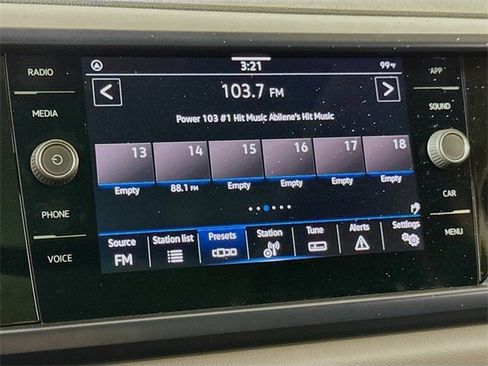 Used 2023 Volkswagen Taos SE image 12