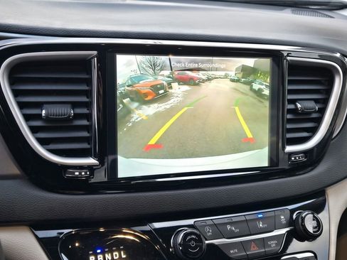 Used 2023 Chrysler Pacifica Touring-L image 34