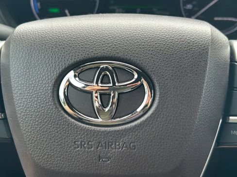 Used 2023 Toyota Sienna Platinum FWD image 44