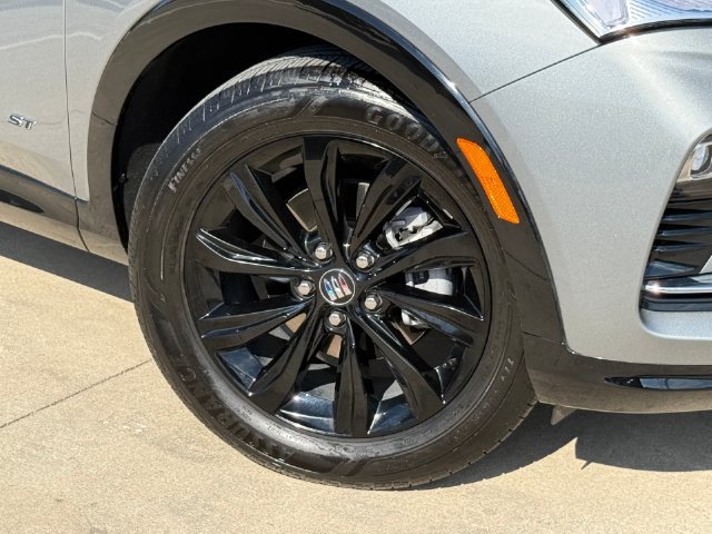 Used 2026 Buick Envista Sport Touring w/ Convenience II Package FWD image 2