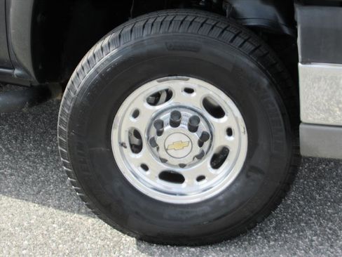 Used 2005 Chevrolet Silverado 2500 LT w/ Heavy-Duty Power Package image 8