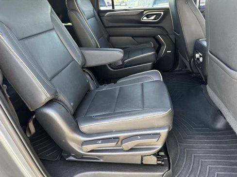 Used 2022 GMC Yukon XL SLT w/ SLT Premium Package image 12