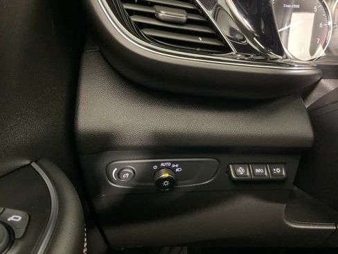 Used 2023 Buick Envision Avenir image 29