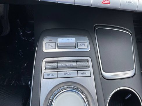Used 2025 Genesis GV70 2.5T AWD/4WD image 13