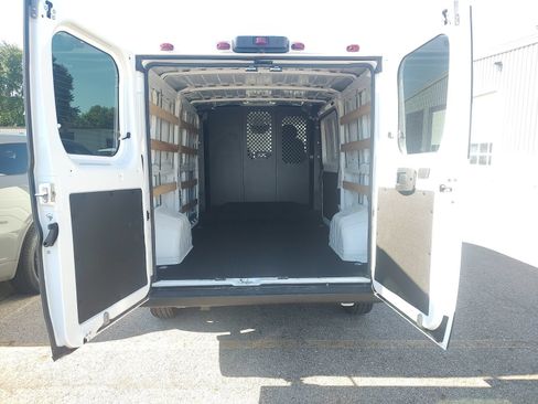 Used 2025 RAM ProMaster 2500 w/ U-Haul Equipment Group FWD image 9
