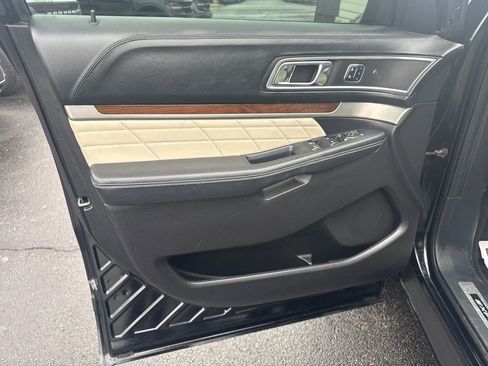 Used 2016 Ford Explorer Platinum image 29