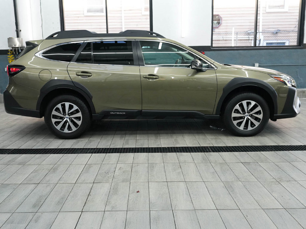 Used 2024 Subaru Outback Premium AWD/4WD image 5
