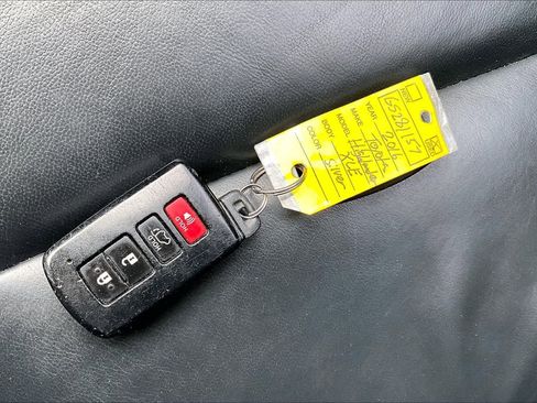 Used 2016 Toyota Highlander XLE image 15