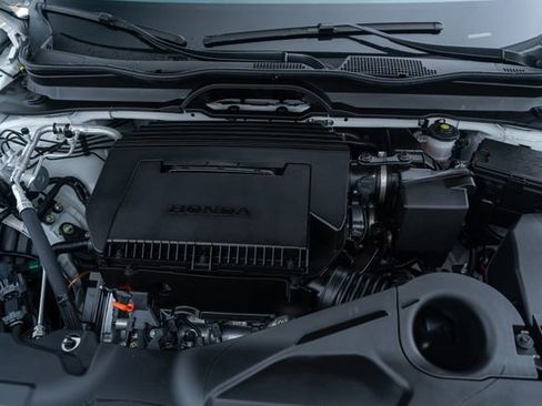 Used 2025 Honda Pilot Sport image 31