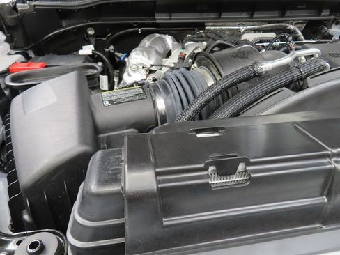 Used 2025 Chevrolet Silverado 2500 ZR2 w/ Technology Package image 35