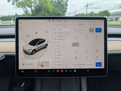 Used 2023 Tesla Model Y Long Range AWD/4WD image 28