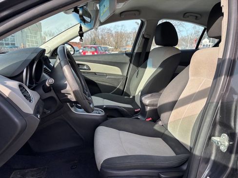 Used 2011 Chevrolet Cruze LS image 10