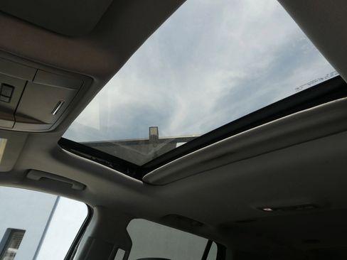 Used 2015 Chevrolet Tahoe LTZ image 12