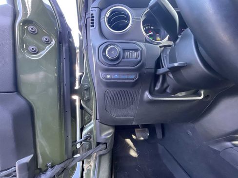 Used 2022 Jeep Wrangler Unlimited Sahara w/ Cold Weather Group image 18