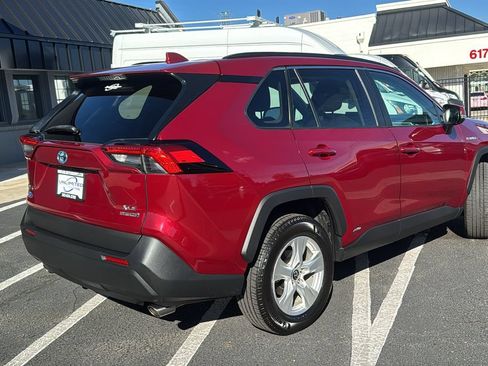 Used 2021 Toyota RAV4 XLE w/ Convenience Package AWD/4WD image 3