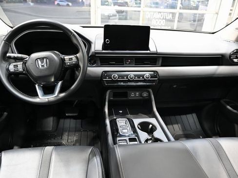Used 2024 Honda Pilot Touring image 13