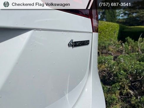 Used 2024 Volkswagen Tiguan SE w/ Panoramic Sunroof Package AWD/4WD image 10