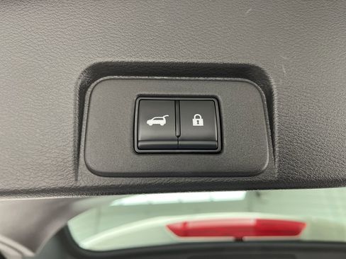 Used 2023 Nissan Rogue SL image 30