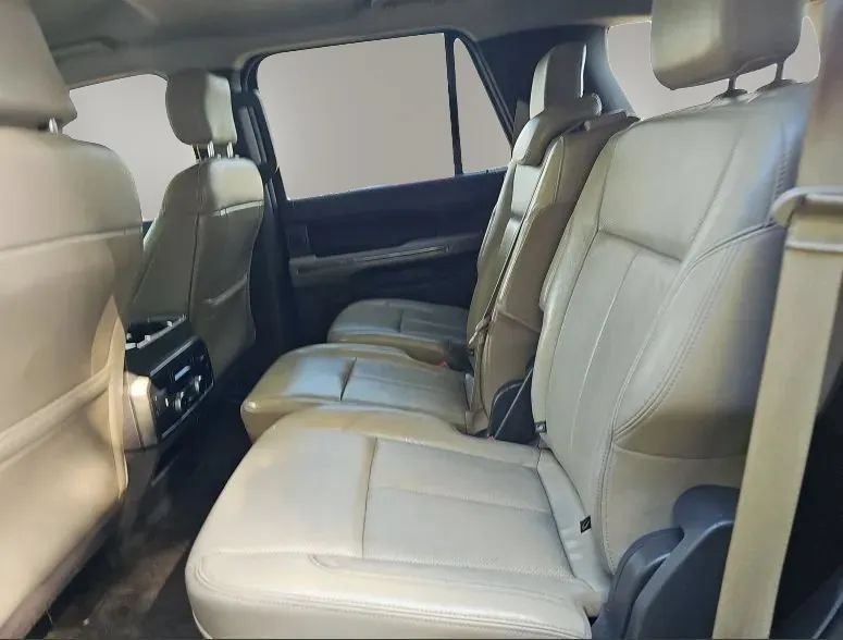 Used 2018 Ford Expedition XLT w/ Equipment Group 202A RWD image 6