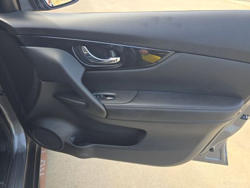 Used 2018 Nissan Rogue SL w/ Premium Package image 21