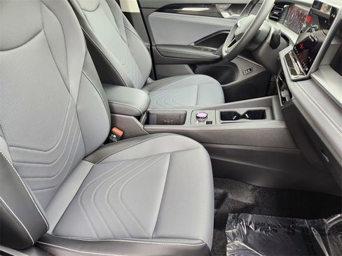 New 2026 Volkswagen Tiguan SE image 4