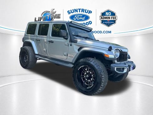 Used 2020 Jeep Wrangler Unlimited Sahara w/ LED Lighting Group AWD/4WD image 9