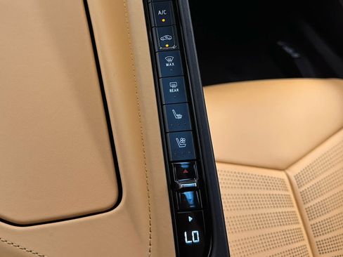 Used 2021 Chevrolet Corvette Stingray Premium Cpe w/ Z51 Performance Package RWD image 23