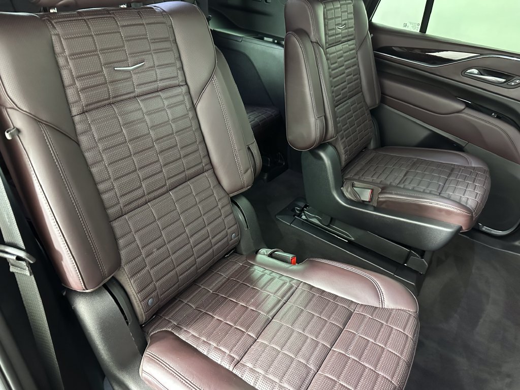 Used 2023 Cadillac Escalade Premium Luxury Platinum w/ LPO, Radiant Package AWD/4WD image 30