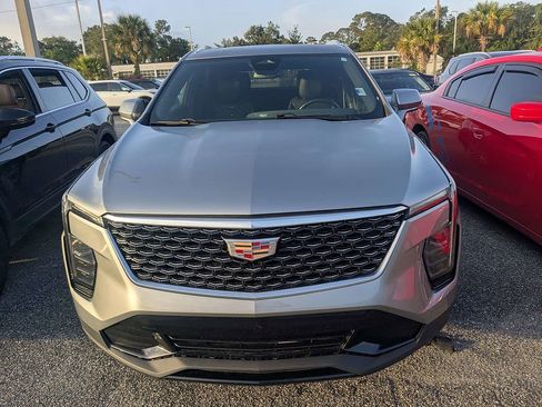 Used 2024 Cadillac XT4 Premium Luxury FWD image 2