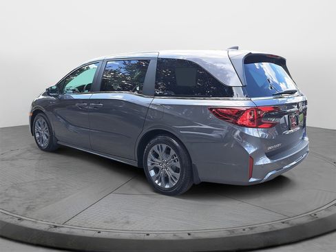 New 2026 Honda Odyssey Touring image 4