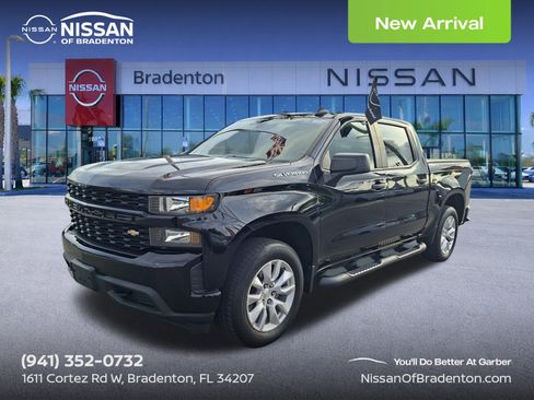 Used 2020 Chevrolet Silverado 1500 Custom w/ Custom Value Package AWD/4WD image 1