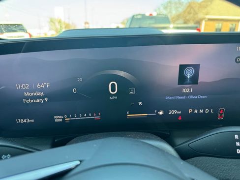 Used 2025 Buick Enclave Preferred image 18