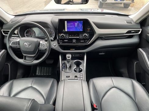 Used 2023 Toyota Highlander L image 26