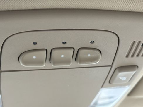 Used 2011 Buick Lucerne CXL FWD image 37