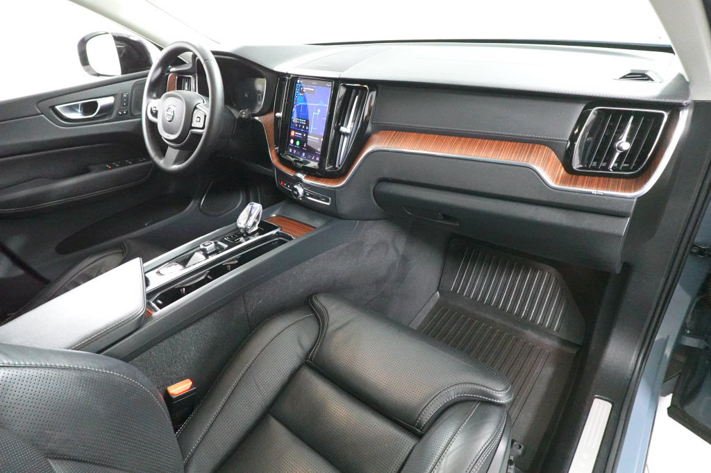 Used 2023 Volvo XC60 B5 Ultimate w/ Climate Package AWD/4WD image 32