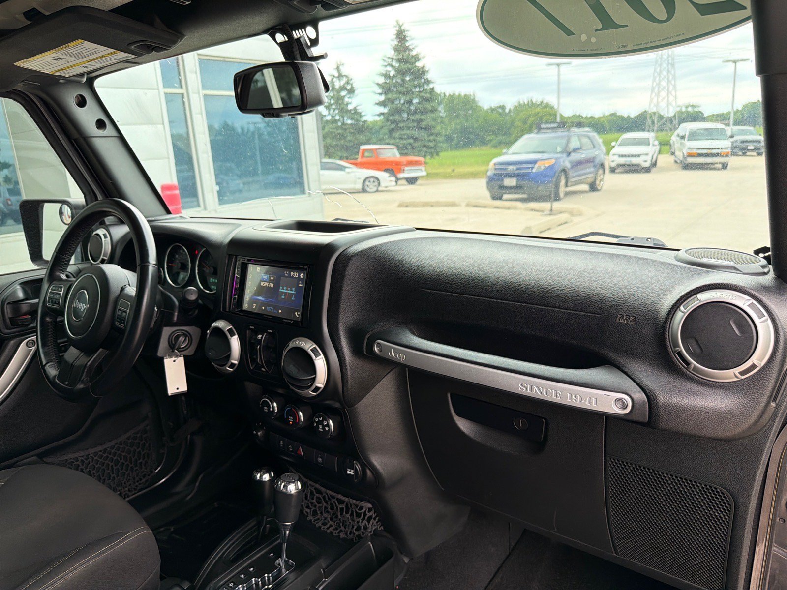 Used 2017 Jeep Wrangler Unlimited Sahara w/ Connectivity Group AWD/4WD image 25