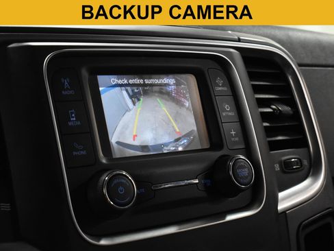 Used 2021 RAM 1500 Classic SLT AWD/4WD image 3