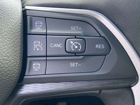 New 2025 Jeep Grand Cherokee L Altitude image 12