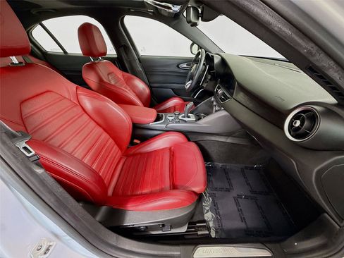 Used 2023 Alfa Romeo Giulia Sprint RWD image 6