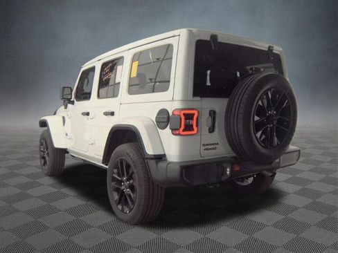 Used 2025 Jeep Wrangler Unlimited Sahara w/ Safety Group image 6
