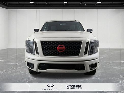 Used 2019 Nissan Titan SV w/ SV Convenience Package image 8