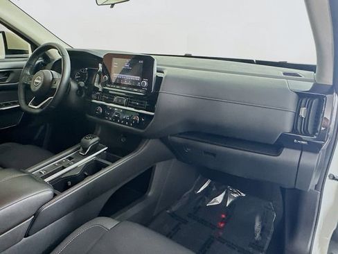 Used 2024 Nissan Pathfinder SV image 27