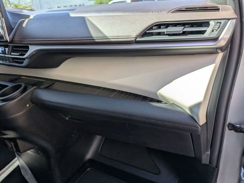 Used 2024 Toyota Sienna Platinum FWD image 30