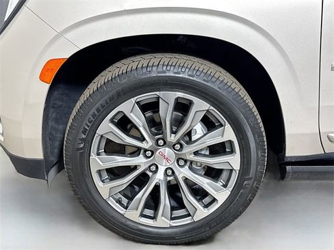 Used 2021 GMC Yukon Denali w/ Denali Premium Package image 32