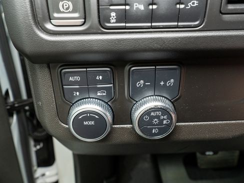 Used 2022 GMC Yukon XL SLT image 30