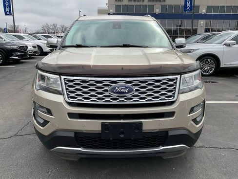 Used 2017 Ford Explorer Platinum image 2