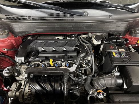 Used 2024 Hyundai Venue SEL FWD image 25