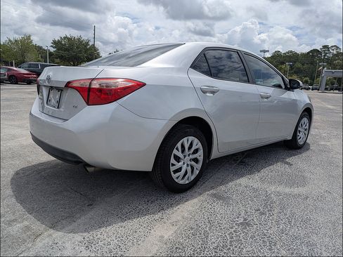 Used 2018 Toyota Corolla LE FWD image 8