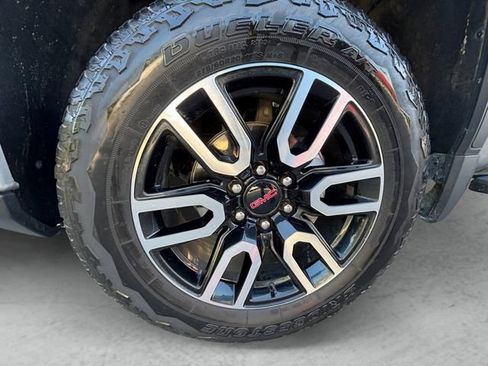 Used 2024 GMC Sierra 1500 AT4 w/ Technology Package AWD/4WD image 29