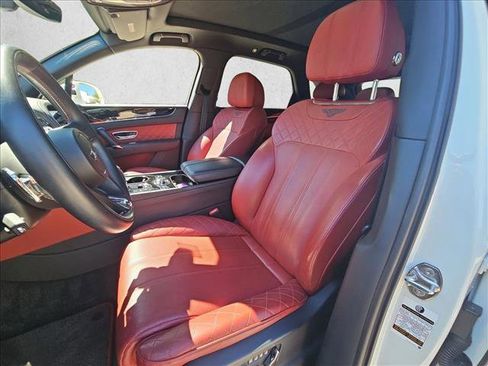 Used 2018 Bentley Bentayga Activity image 16